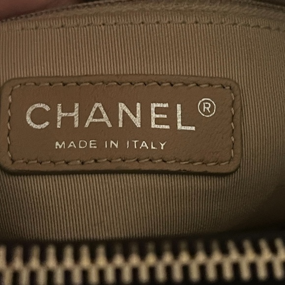 Authentic CHANEL LAMBSKIN shoulder/cross body bag & Certificate of authenticity - Picture 10 of 16